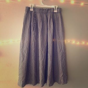 H&M Black & White Pattern mid length skirt